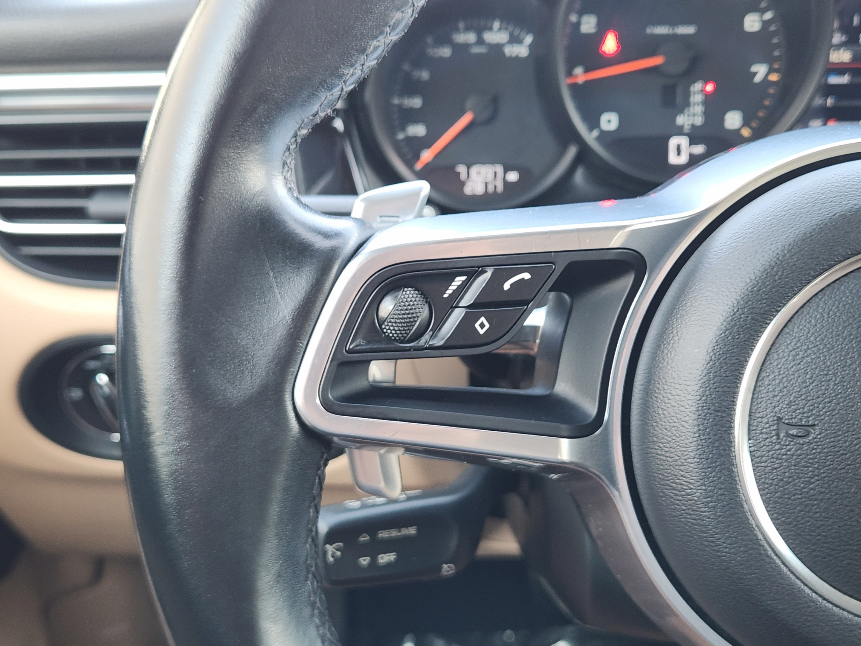 Used 2020 Porsche Macan AWD/4WD image 25