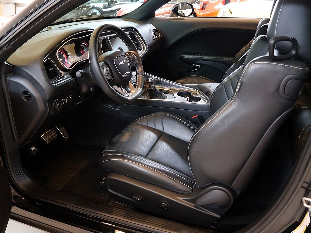 Used 2015 Dodge Challenger SRT Hellcat image 4