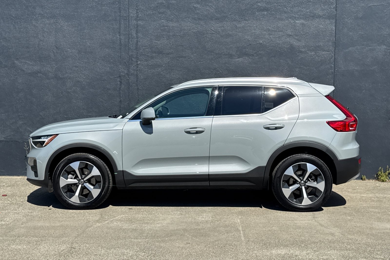 Used 2026 Volvo XC40 B5 Plus w/ Protection Package Premier AWD/4WD image 6