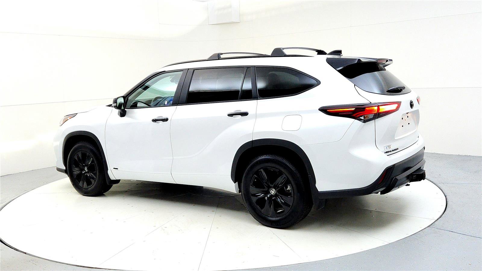 Certified 2024 Toyota Highlander XLE image 4