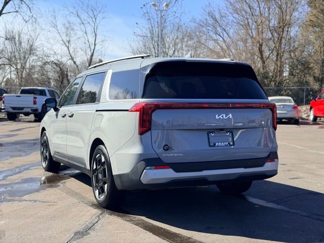 Used 2025 Kia Carnival EX image 6