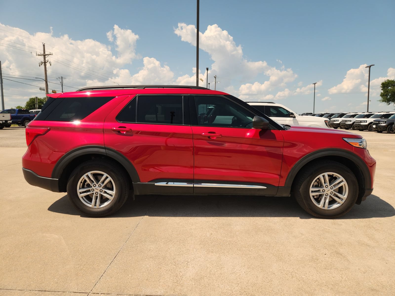 Used 2024 Ford Explorer XLT w/ Equipment Group 202A RWD image 7