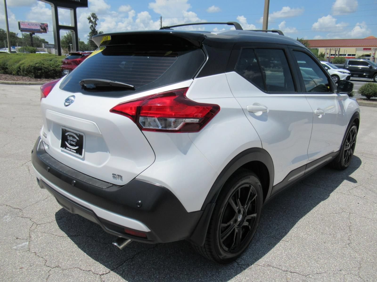 Used 2020 Nissan Kicks SR w/ SR Premium Package FWD image 8