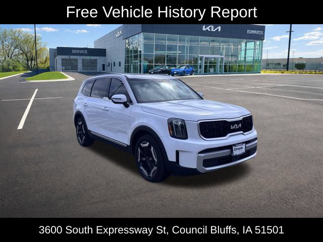 Used 2025 Kia Telluride EX w/ EX Captain's Chair Package AWD/4WD image 3