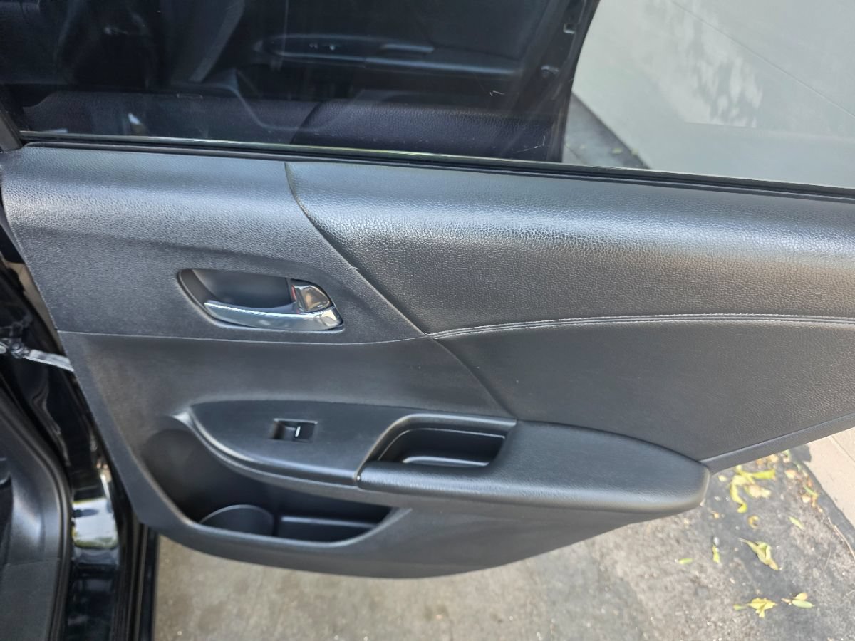 Used 2015 Honda Accord EX-L image 36