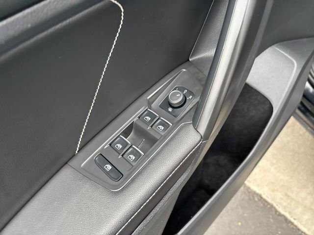 Used 2022 Volkswagen Tiguan SE image 11