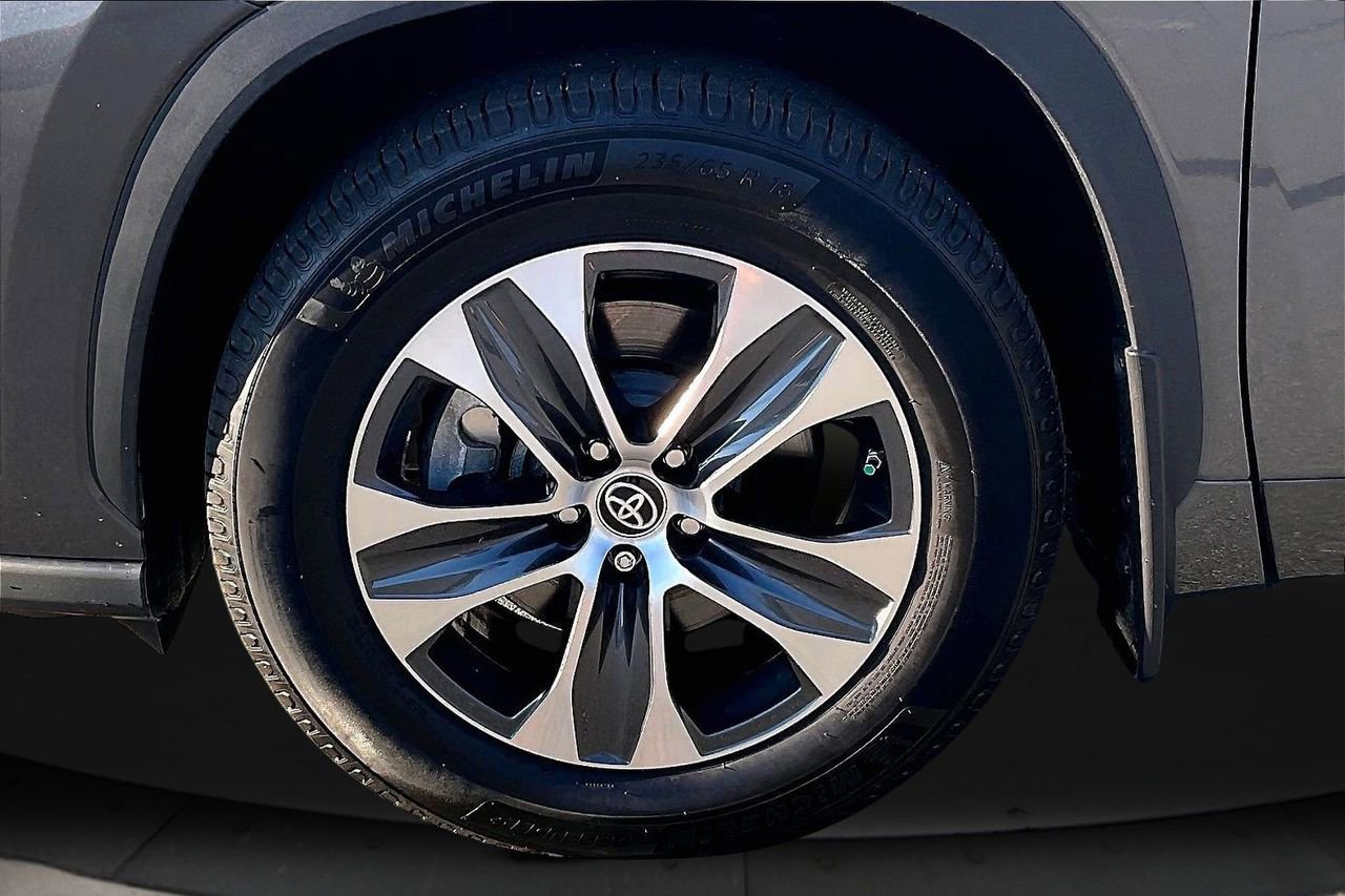 Used 2022 Toyota Highlander XLE image 35