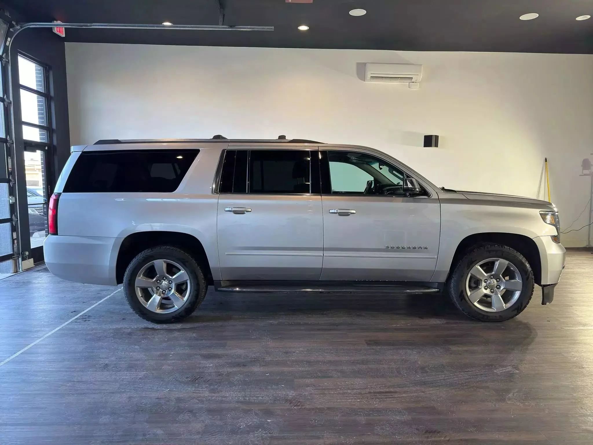 Used 2018 Chevrolet Suburban Premier image 45