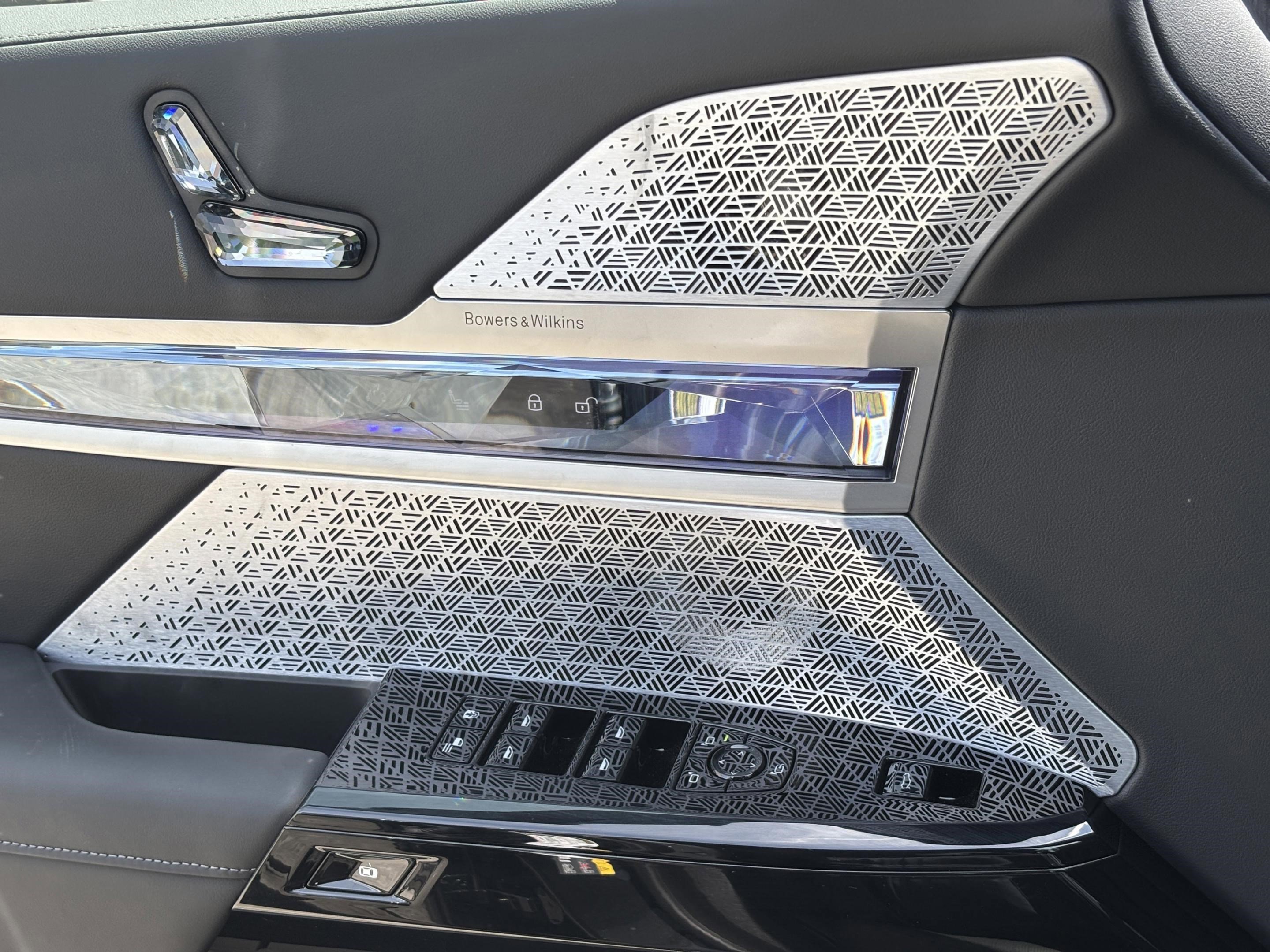 Used 2025 BMW i7 eDrive50 w/ M Sport Package image 17