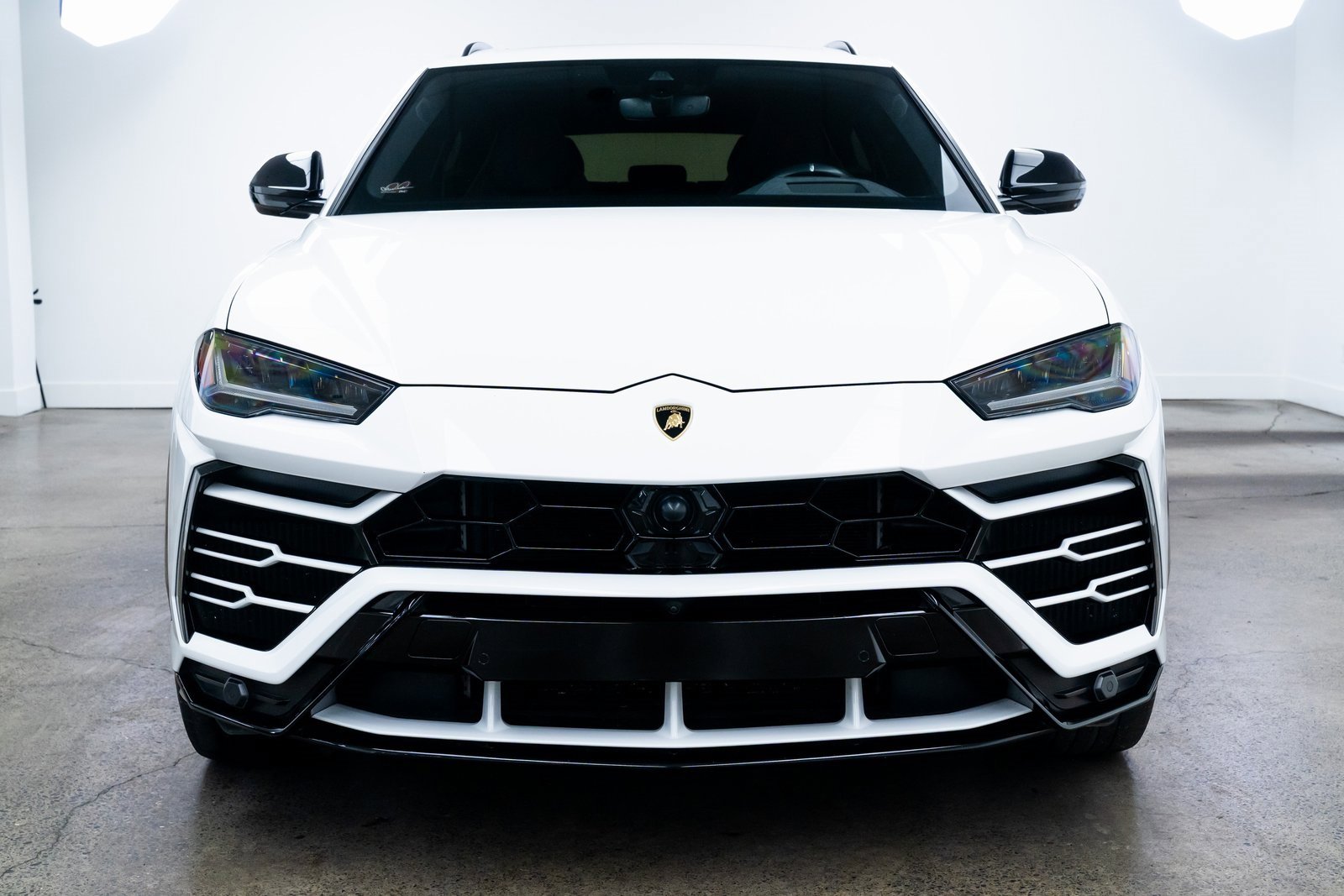 Used 2020 Lamborghini Urus image 2