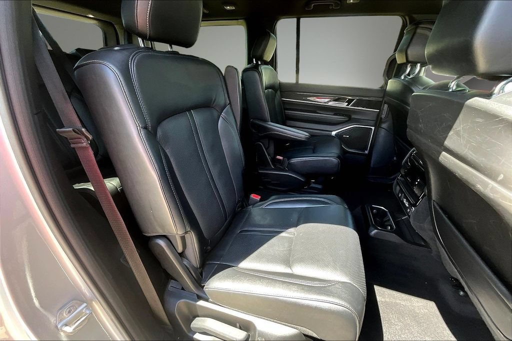 Used 2022 Jeep Wagoneer Series III w/ Flexible Seating Group AWD/4WD image 18