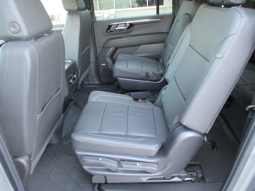 New 2026 Chevrolet Suburban LT w/ Comfort Package AWD/4WD image 15