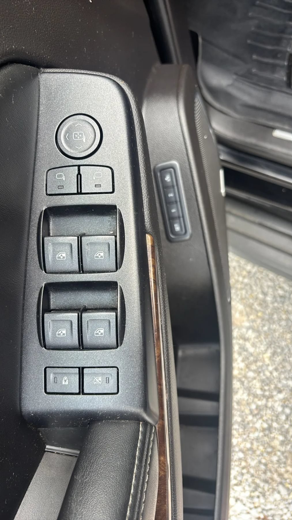 Used 2015 Chevrolet Suburban LT AWD/4WD image 22