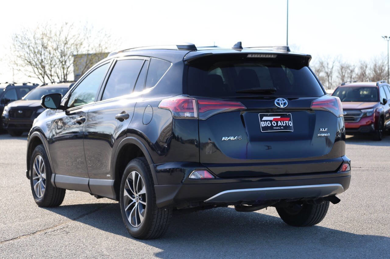 Used 2018 Toyota RAV4 XLE AWD/4WD image 11