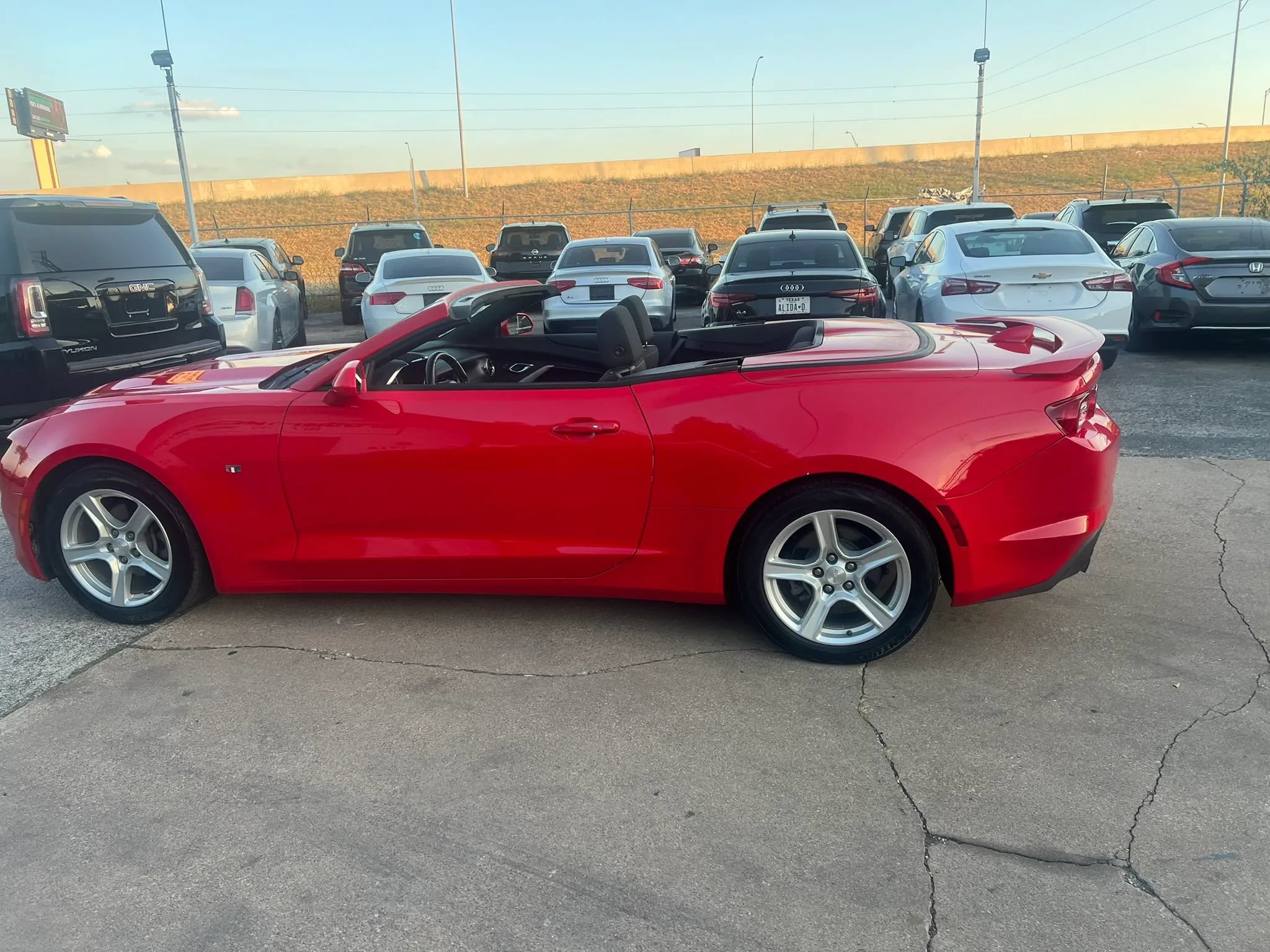 Used 2019 Chevrolet Camaro LT RWD image 9