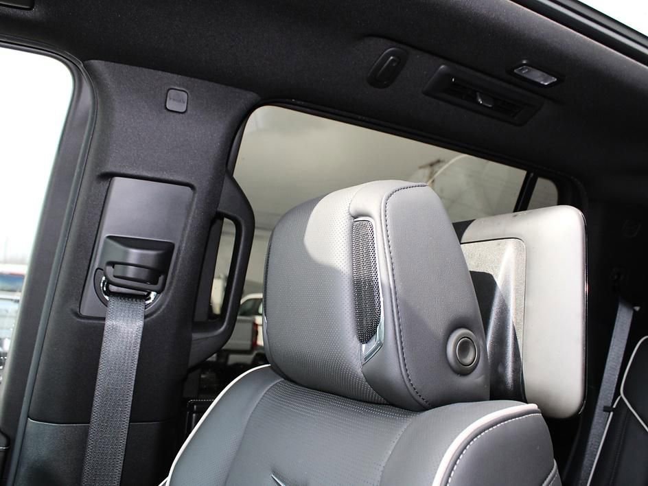 Used 2024 Cadillac Escalade Sport w/ LPO, ONYX Package image 38