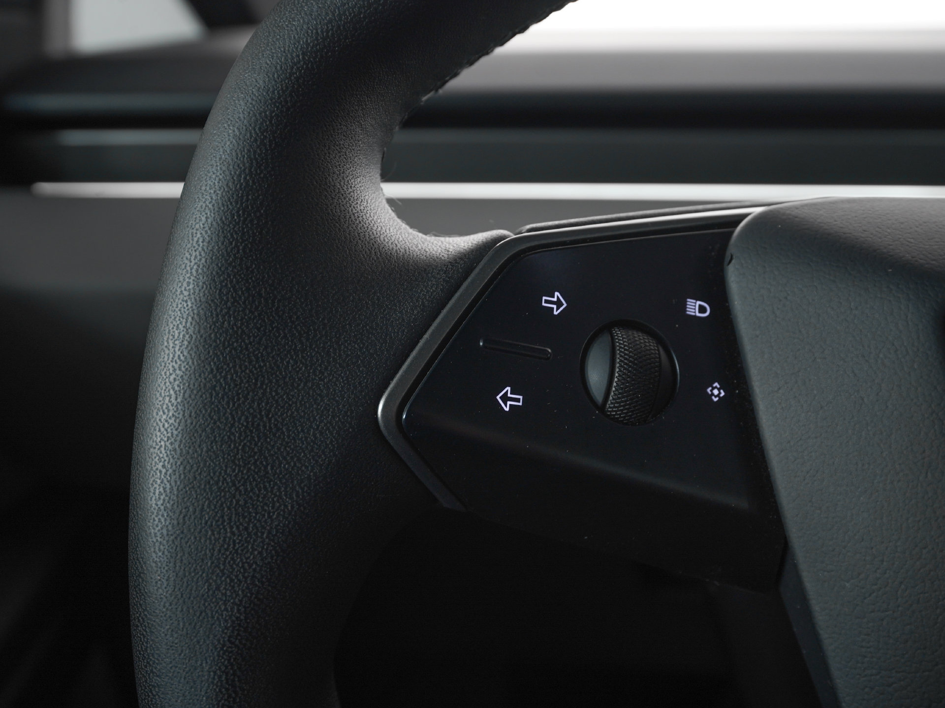 Used 2025 Tesla Cybertruck AWD Crew Cab image 18