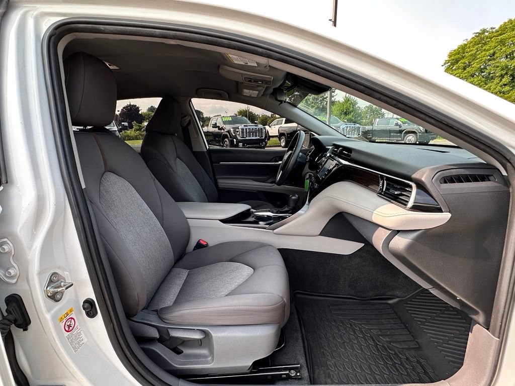 Used 2019 Toyota Camry LE FWD image 13