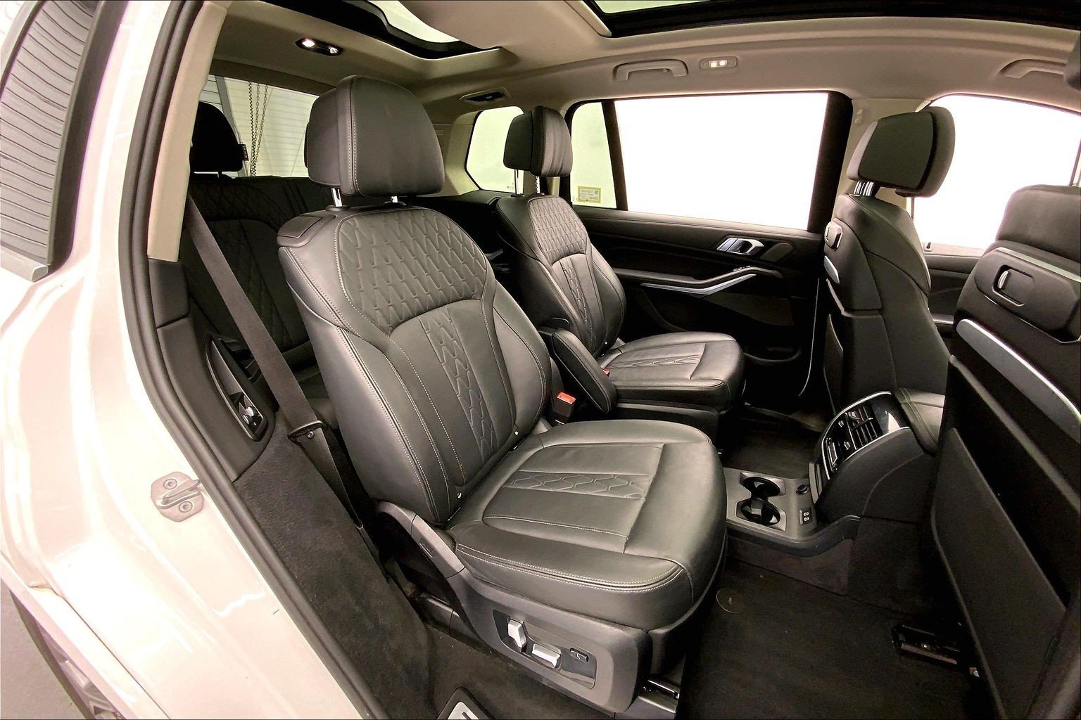 Used 2024 BMW X7 xDrive40i w/ Executive Package AWD/4WD image 21