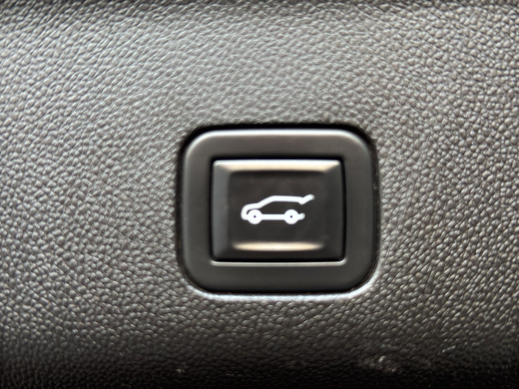 Used 2021 Chevrolet Suburban Z71 image 25