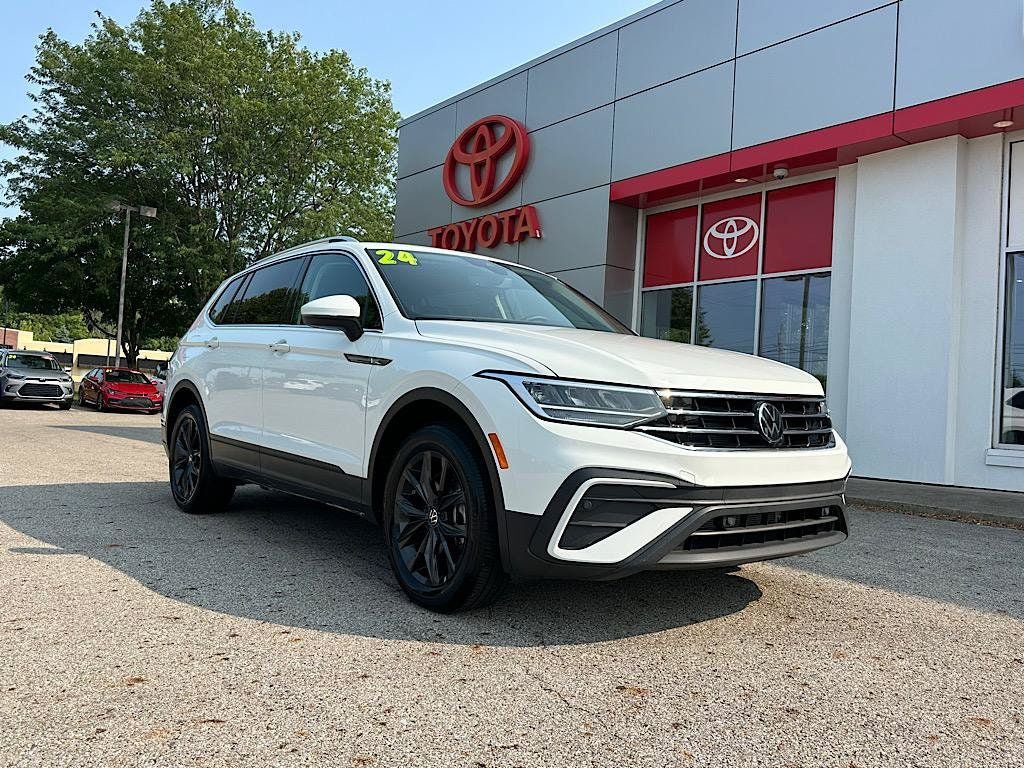 Used 2024 Volkswagen Tiguan SE AWD/4WD image 8