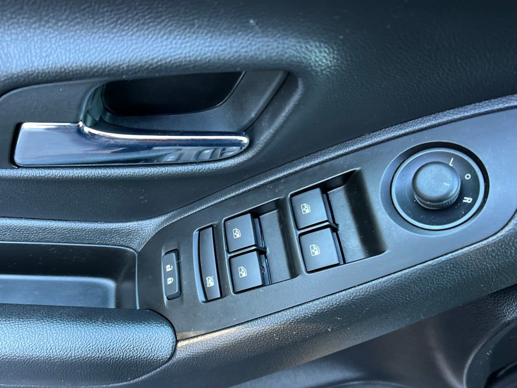 Used 2022 Chevrolet Trax LT w/ LT Convenience Package image 12