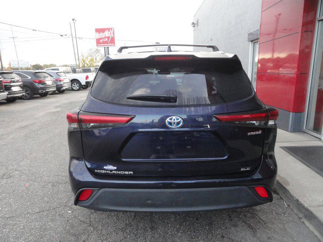 Used 2023 Toyota Highlander XLE image 4