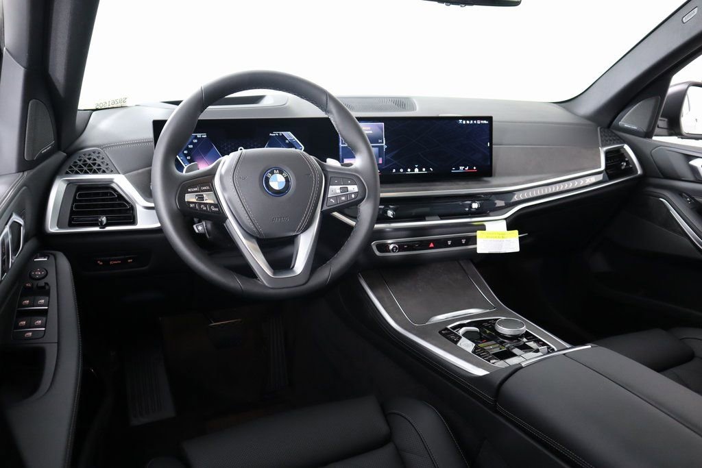 New 2025 BMW X5 xDrive50e w/ Premium Package AWD/4WD image 2