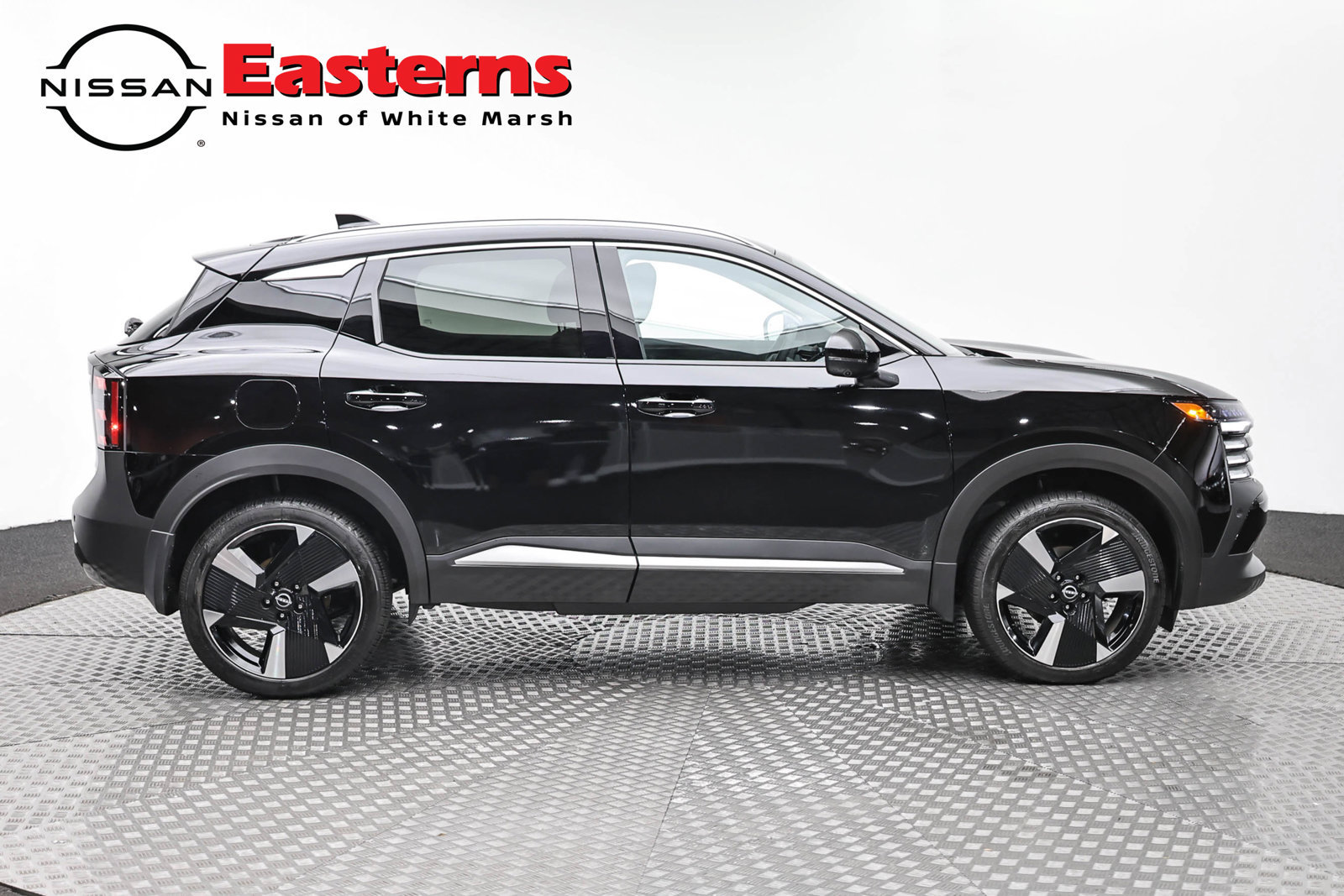 Used 2026 Nissan Kicks SR w/ SR Premium Package AWD/4WD image 4