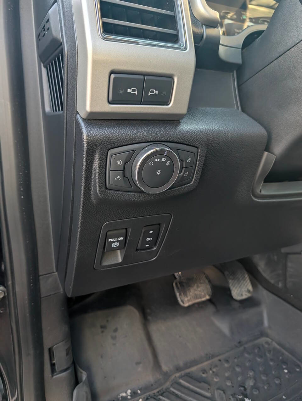 Used 2018 Ford F150 Lariat w/ Equipment Group 502A Luxury image 23