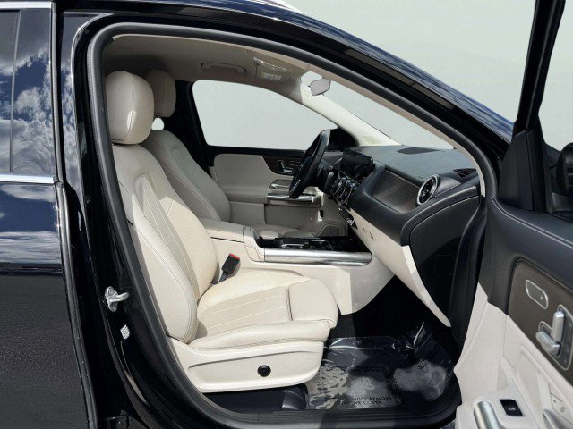 Used 2021 Mercedes-Benz GLA 250 4MATIC w/ Premium Package image 47