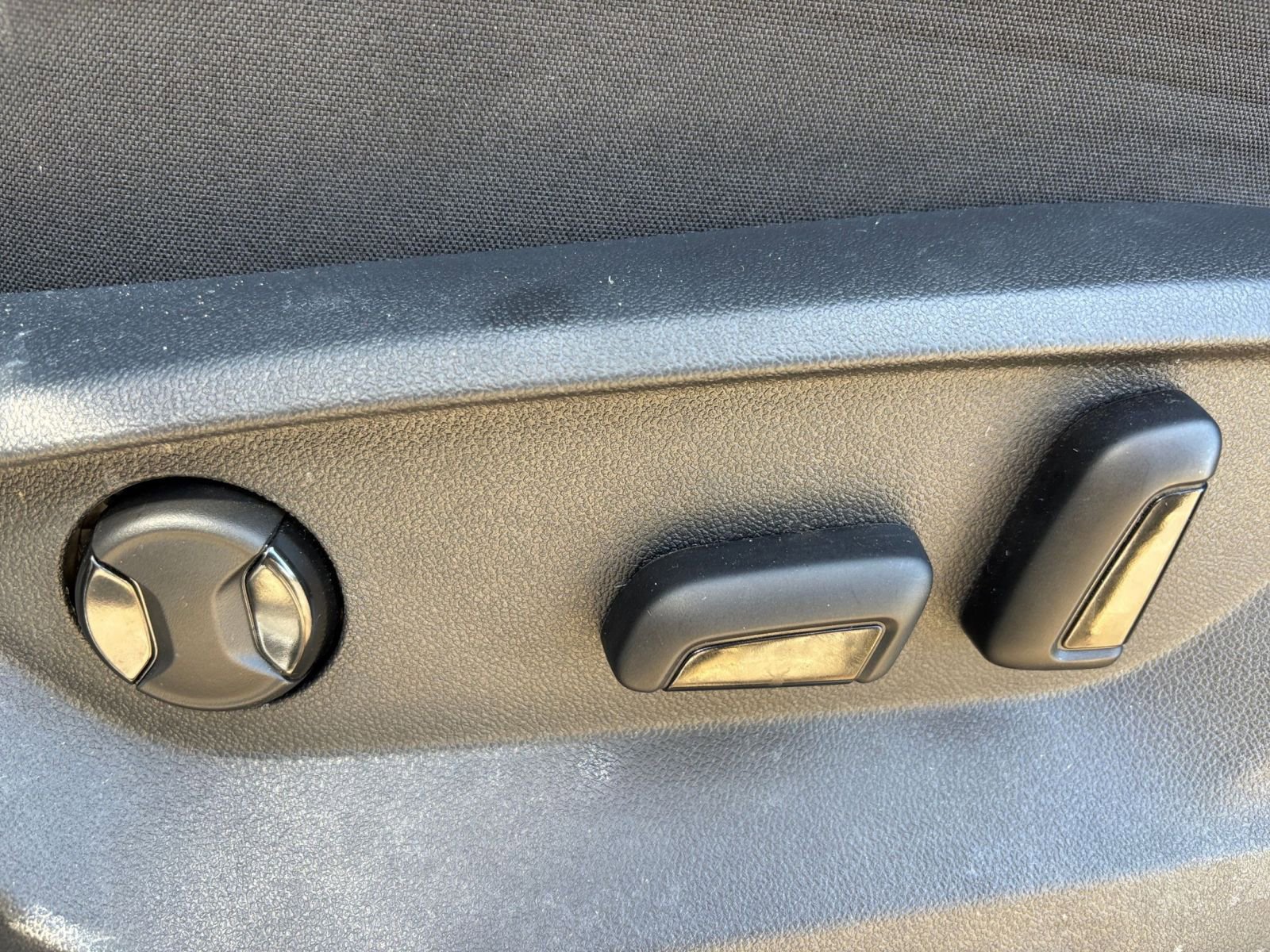 Used 2025 Volkswagen Atlas Cross Sport SE image 23