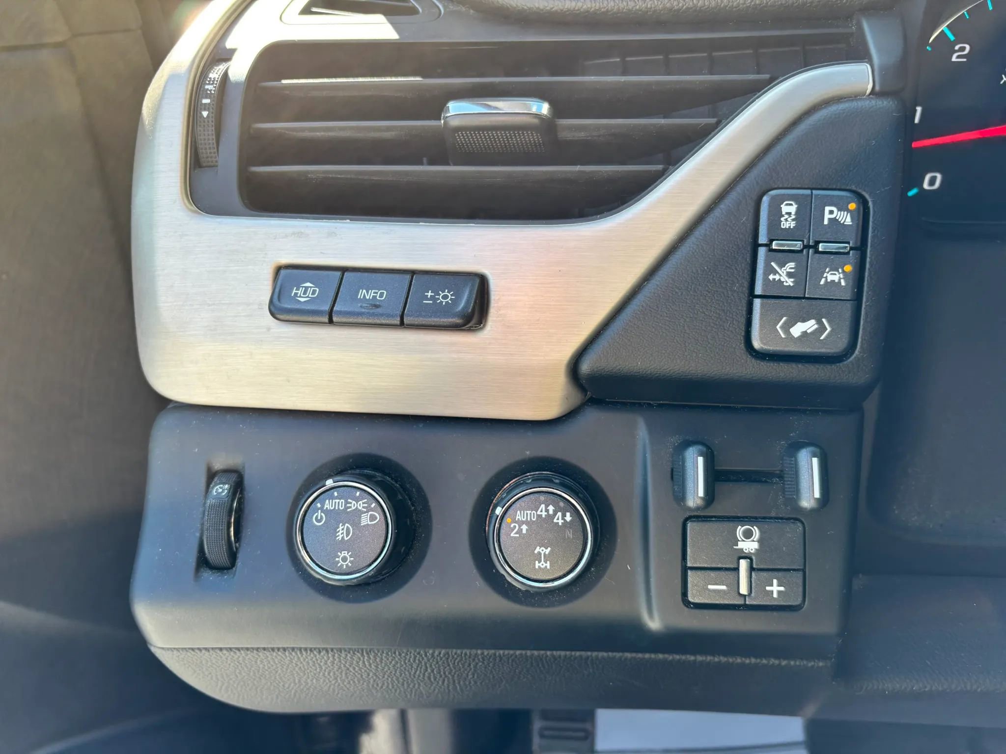 Used 2017 GMC Yukon Denali image 24