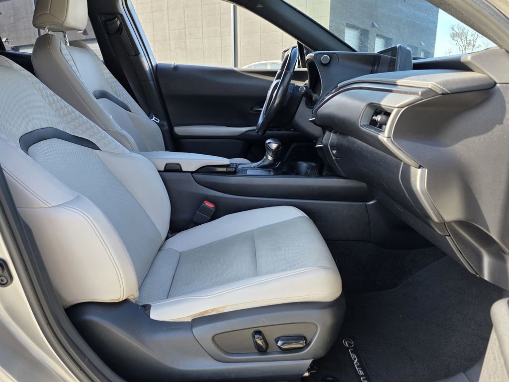 Used 2019 Lexus UX 200 w/ Premium Package image 14