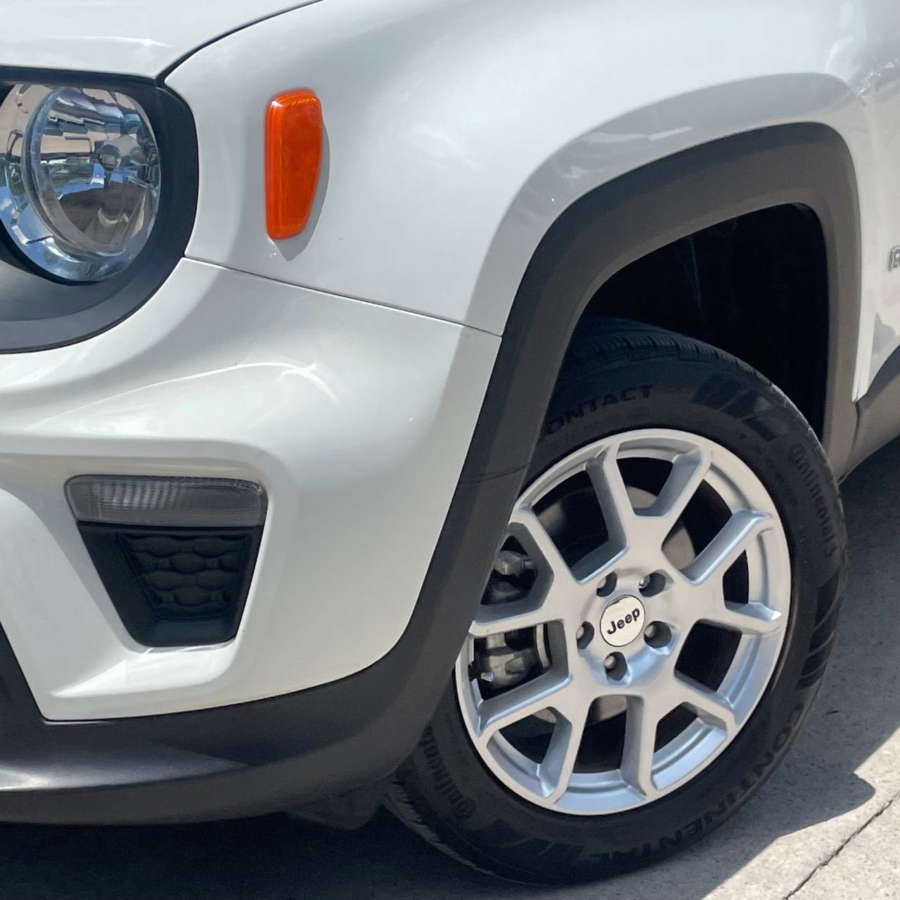 Used 2023 Jeep Renegade Latitude AWD/4WD image 8