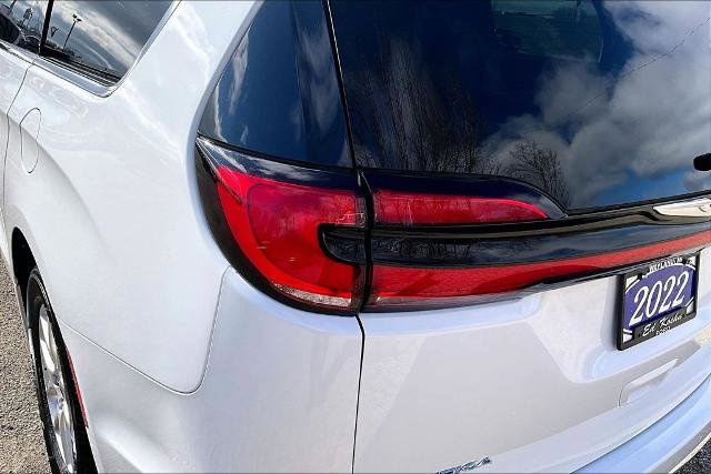 Used 2022 Chrysler Pacifica Touring-L w/ Uconnect Theater Family Group image 30