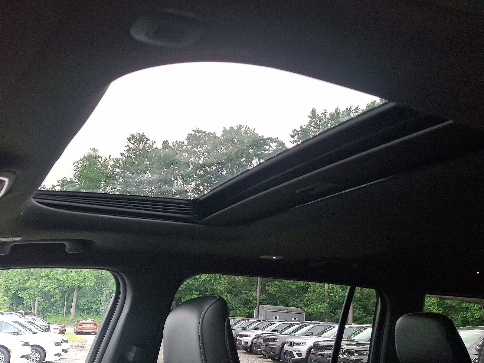 New 2025 Jeep Grand Cherokee L Altitude image 8