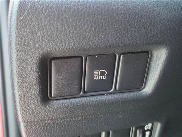 Used 2020 Toyota C-HR XLE FWD image 10