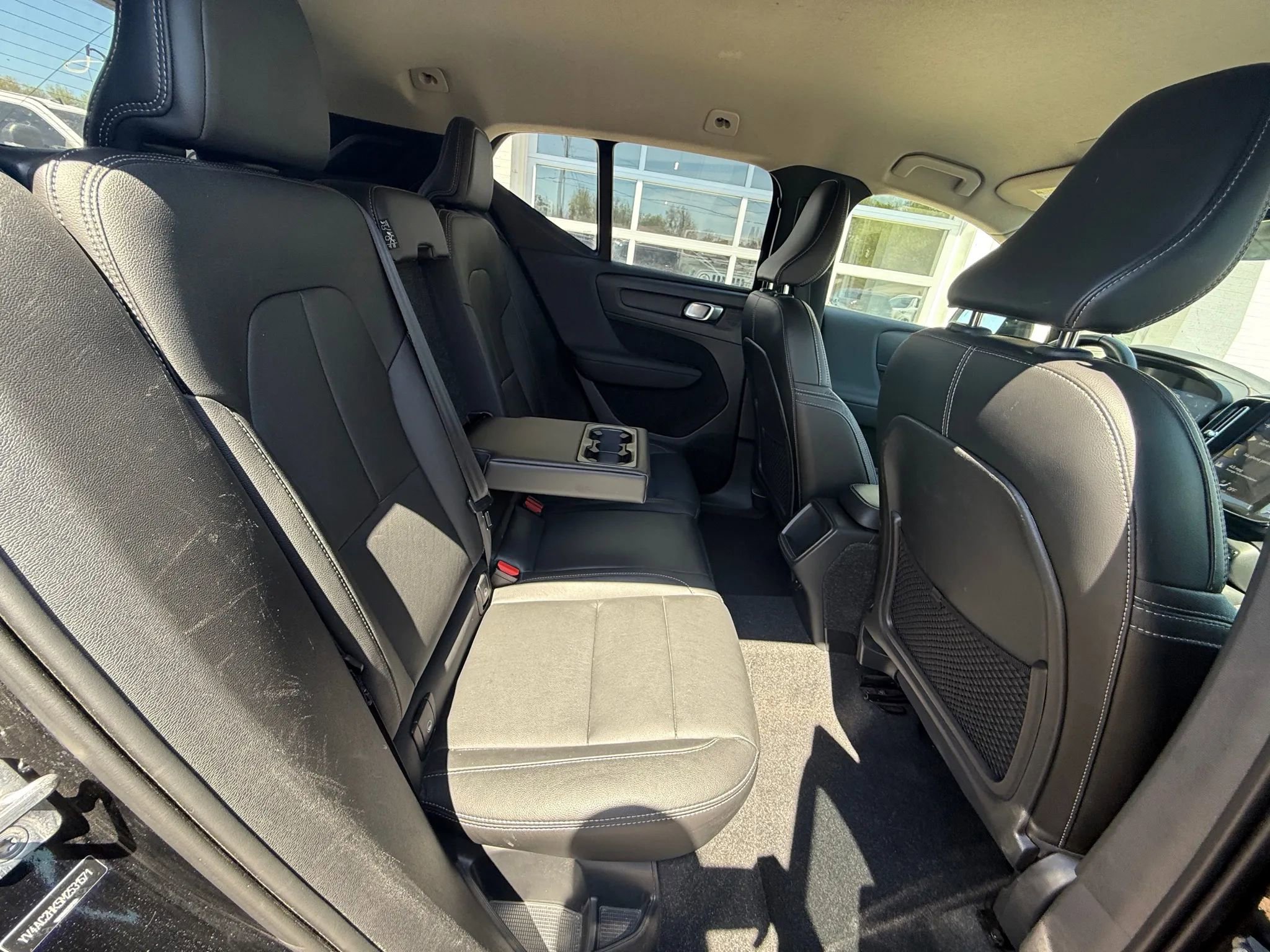 Used 2021 Volvo XC40 T4 Momentum image 13