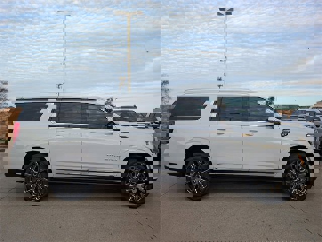 New 2026 GMC Yukon XL Denali Ultimate image 3