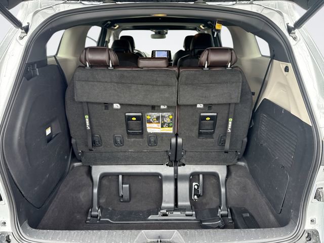 Used 2021 Toyota Sienna Platinum FWD image 26