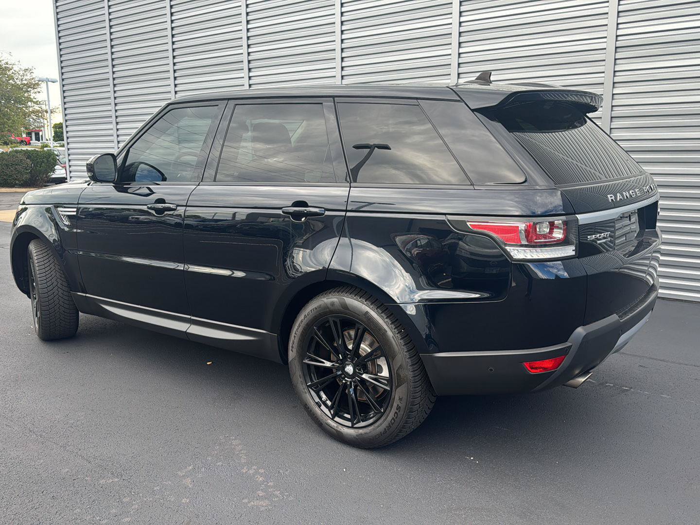 Used 2015 Land Rover Range Rover Sport HSE AWD/4WD image 3