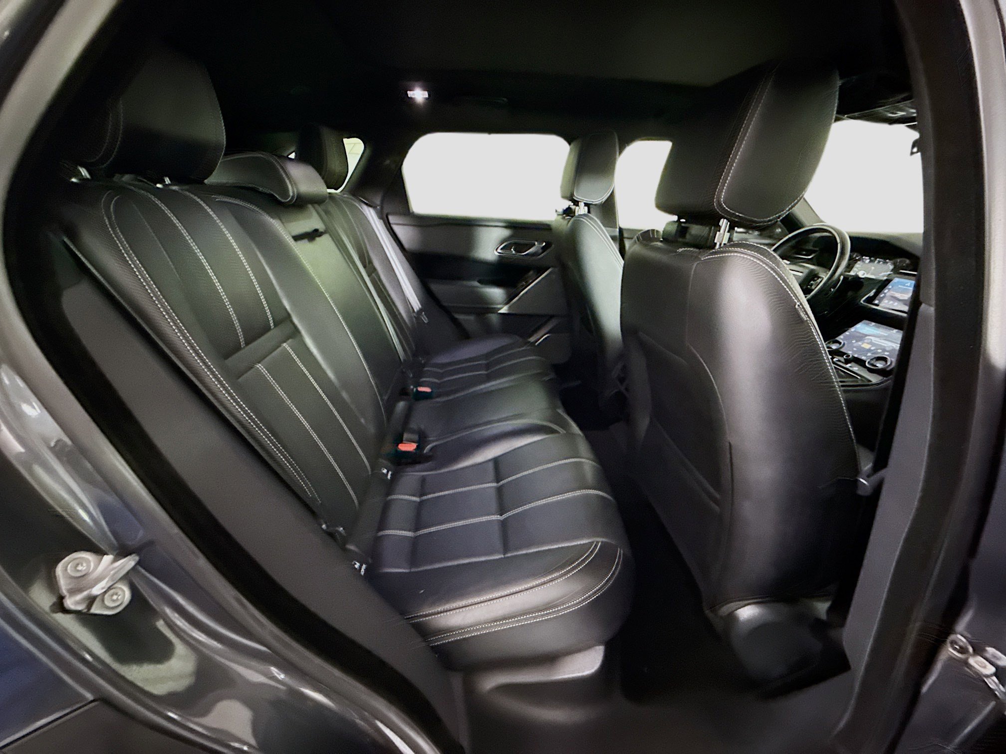 Used 2022 Land Rover Range Rover Velar R-Dynamic S image 27