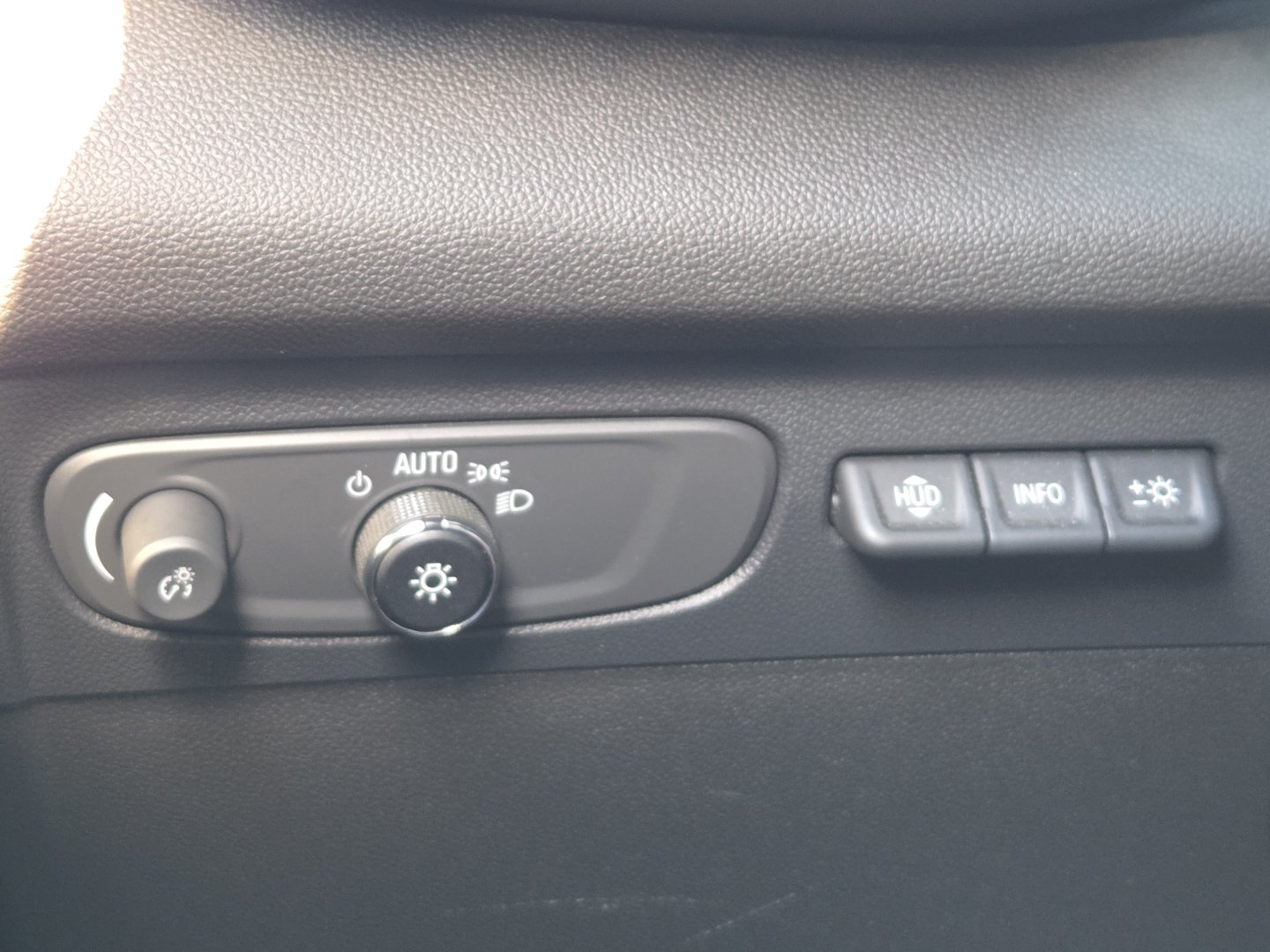 Used 2022 Buick Envision Essence w/ Technology Package II FWD image 34
