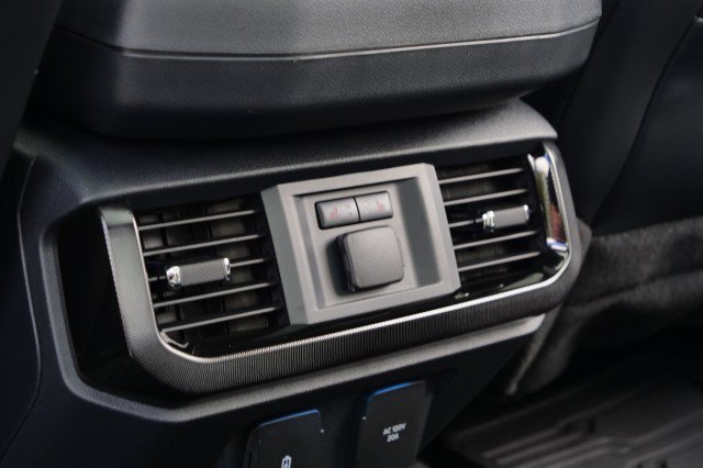 Used 2024 Ford F150 Lightning Platinum AWD/4WD image 33