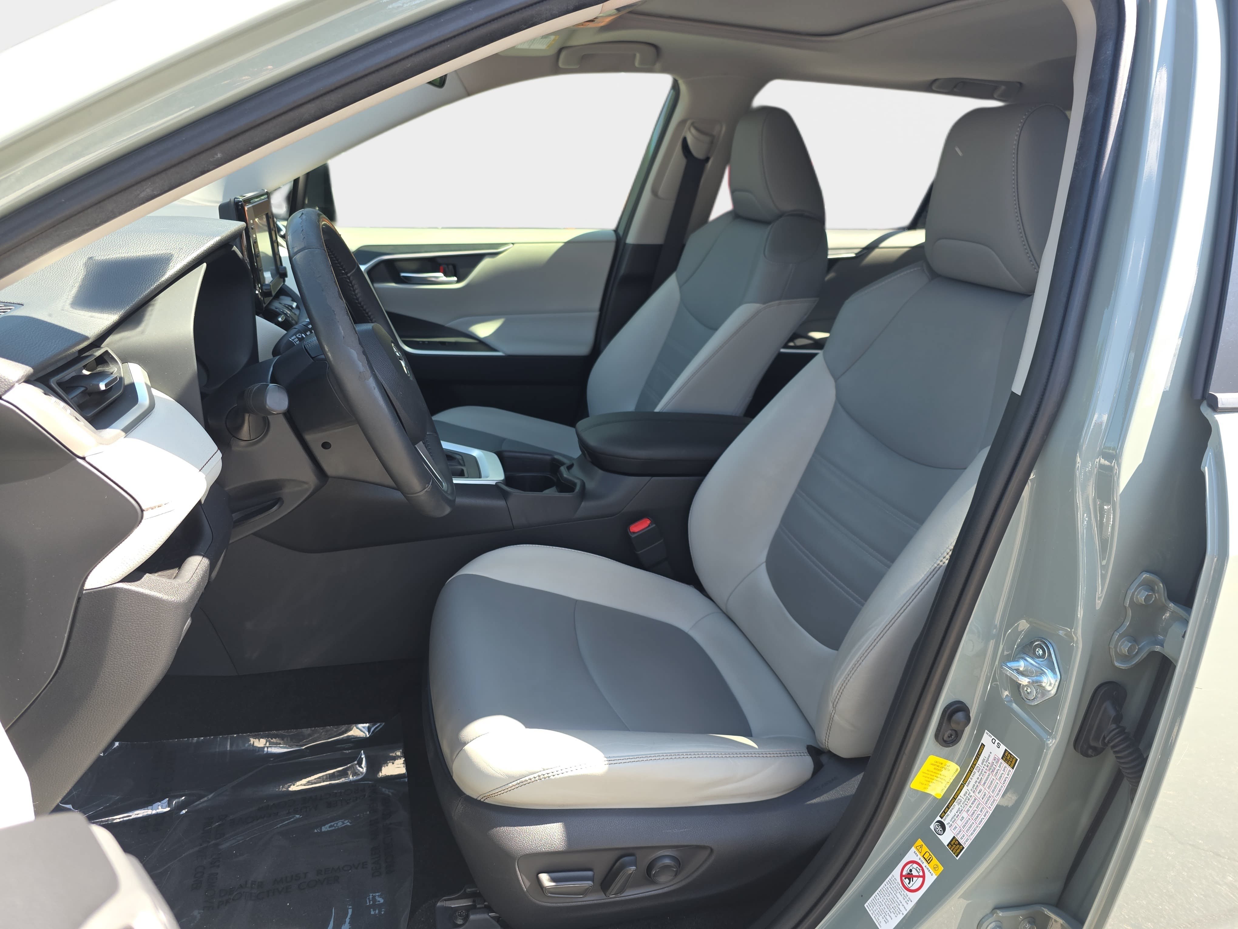 Used 2019 Toyota RAV4 XLE Premium FWD image 13