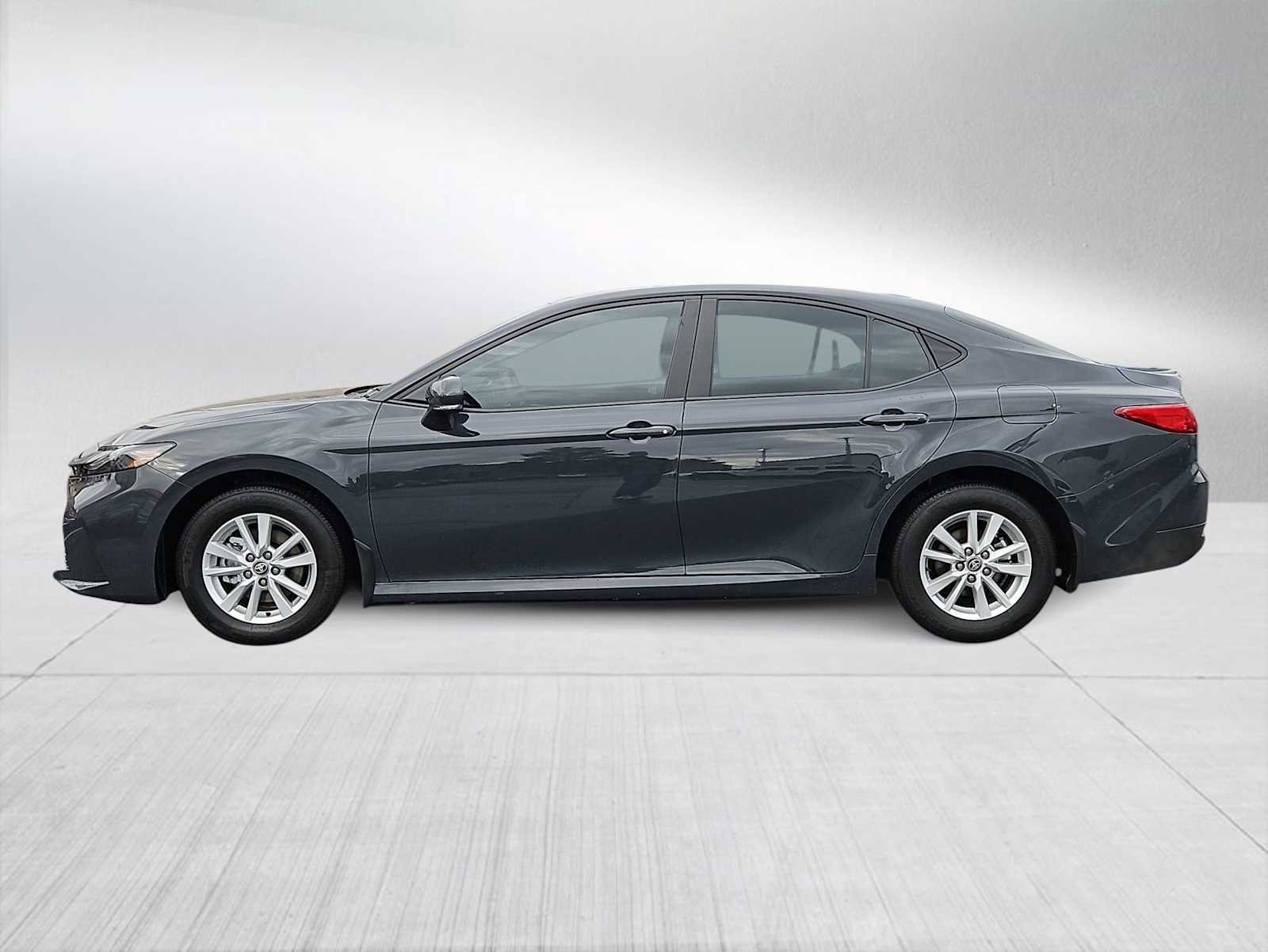 Used 2025 Toyota Camry LE image 5