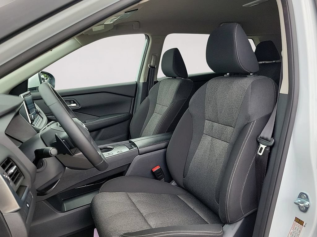 Used 2025 Nissan Rogue SV FWD image 11