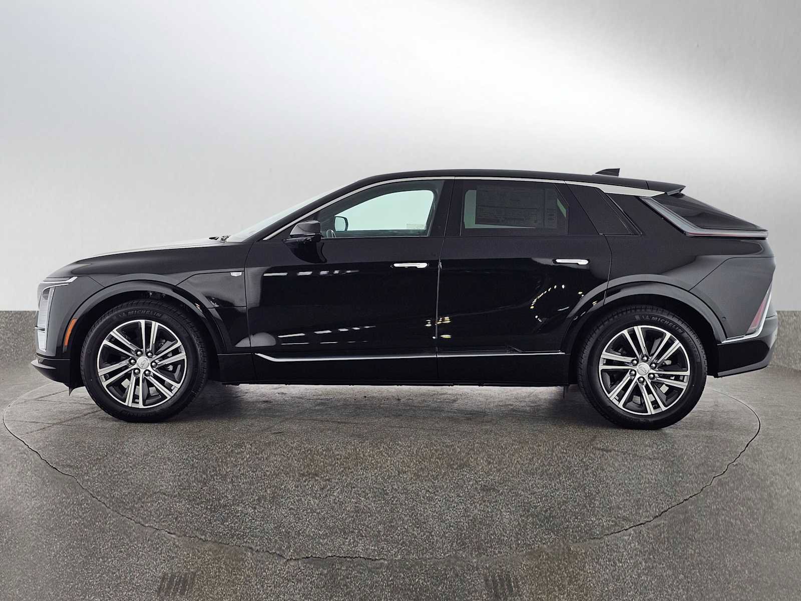 New 2026 Cadillac Lyriq Luxury image 6