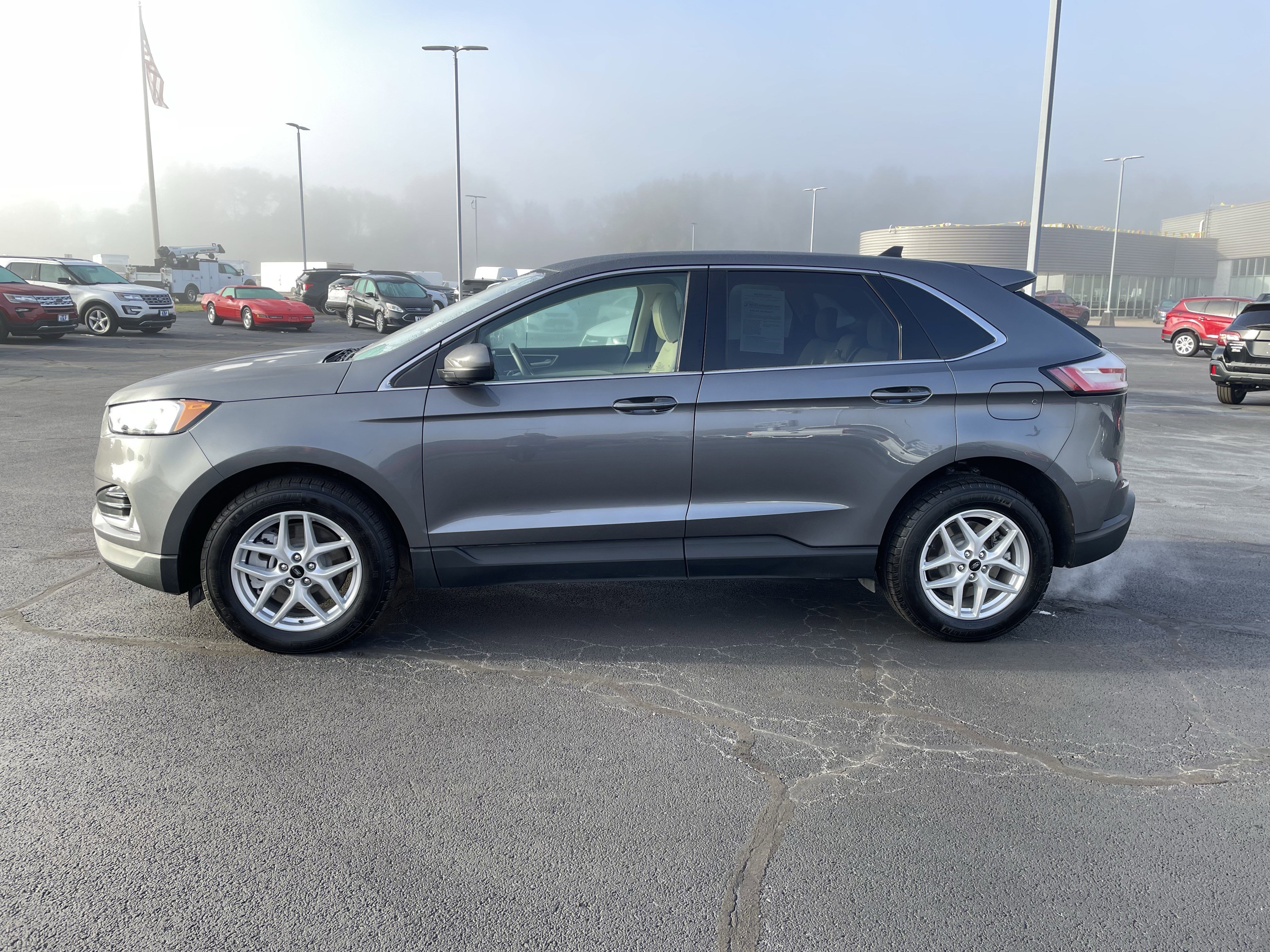 Used 2024 Ford Edge SEL w/ Convenience Package image 2